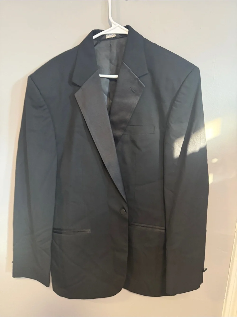 11 Men’s Blazers/Sport Coats.  Hugo Boss Calvin Klein. Tommy Hilfiger. 42-44R